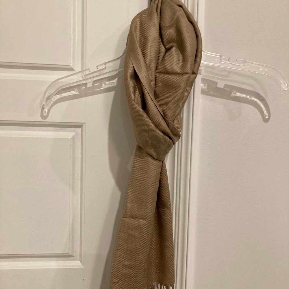 NWOT Dark Caramel Shawl Fringe Scarf
